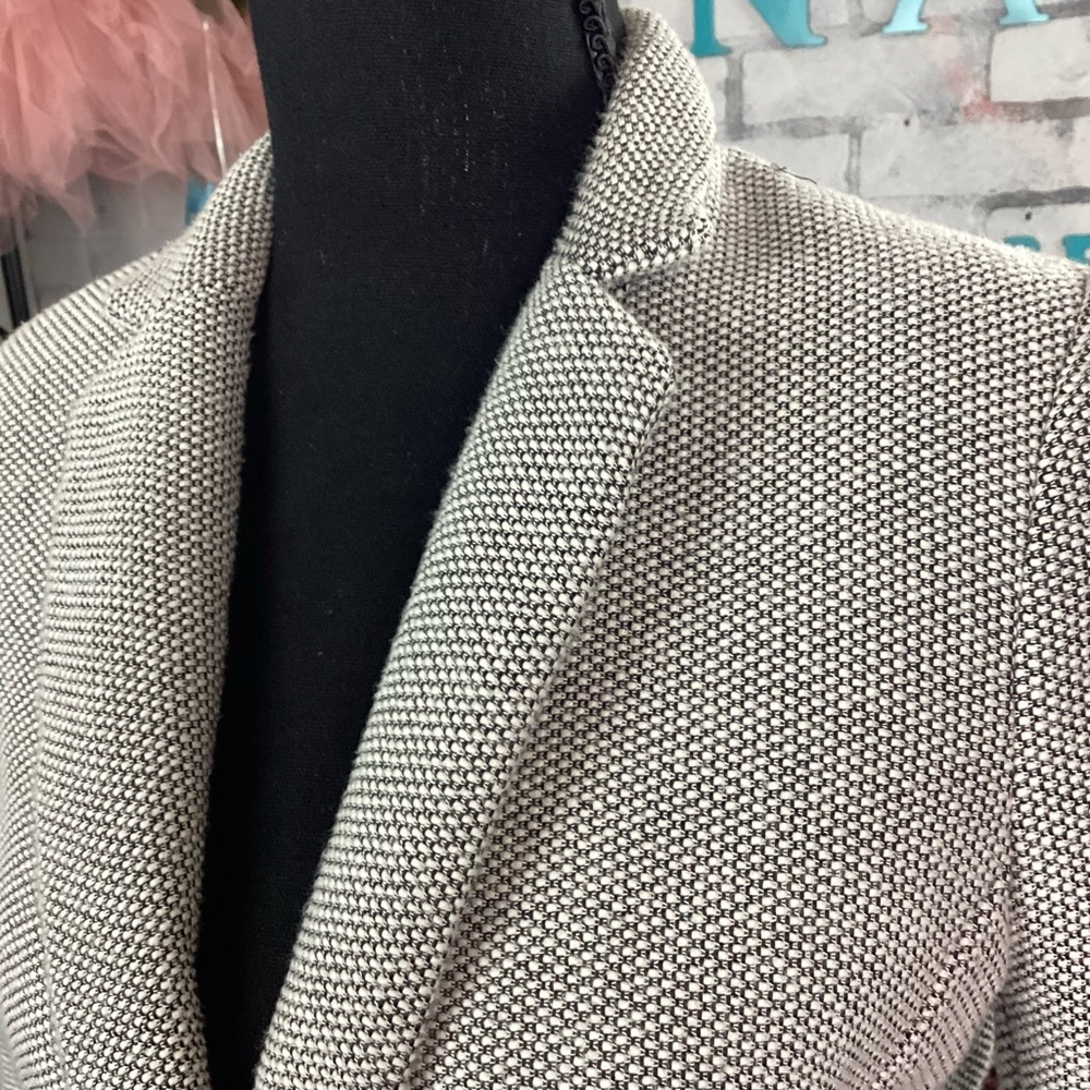 H&M Black and White Tweed Slim Fit Blazer Single Breast Women’s Fitted Blazer, 8 - Picture 4 of 10